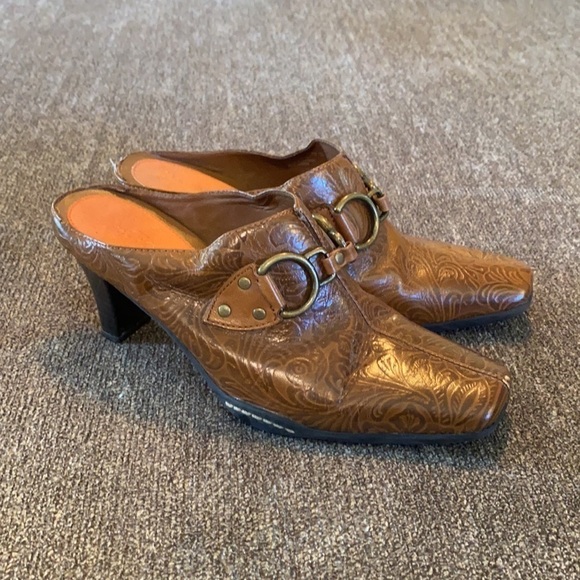 Aerosols open back heels; size 6.5 - Picture 3 of 6